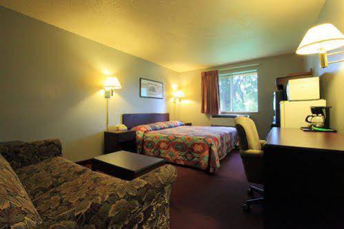 Super 8 By Wyndham Whitewater Wi Hotel Esterno foto